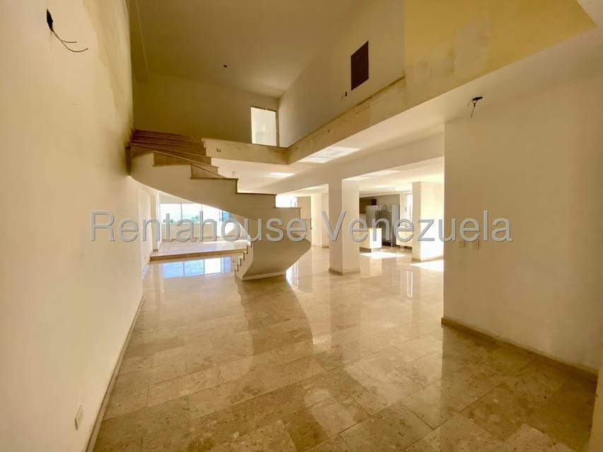Apartamento (Duplex) en Venta en Parroquia Santa Rosa, Lara - 2