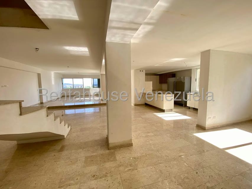 Apartamento (Duplex) en Venta en Parroquia Santa Rosa, Lara - 3