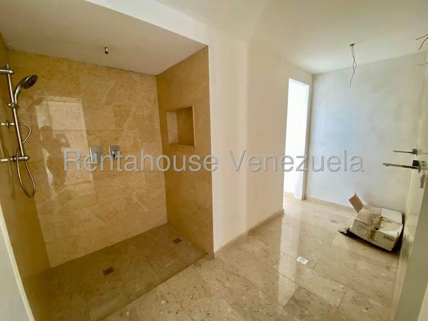 Apartamento (Duplex) en Venta en Parroquia Santa Rosa, Lara - 26