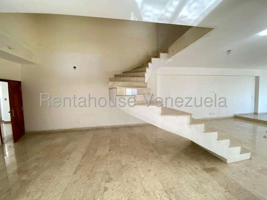 Apartamento (Duplex) en Venta en Parroquia Santa Rosa, Lara - 4