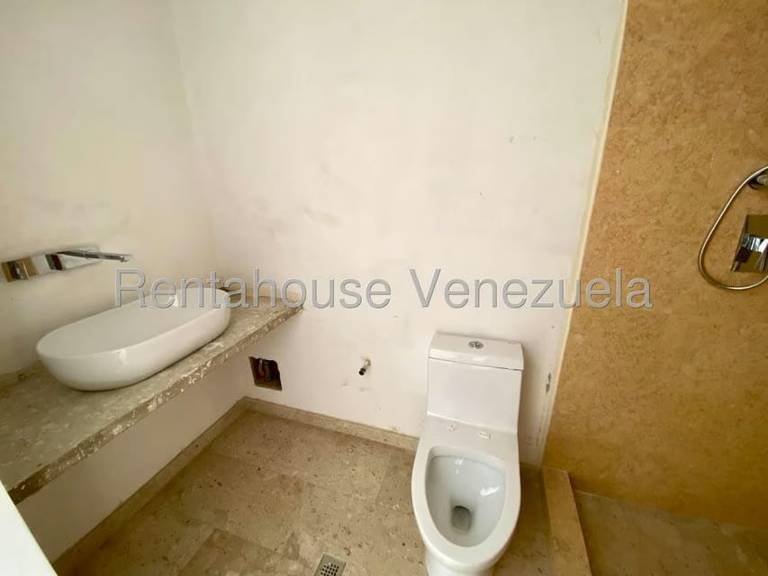 Apartamento (Duplex) en Venta en Parroquia Santa Rosa, Lara - 32