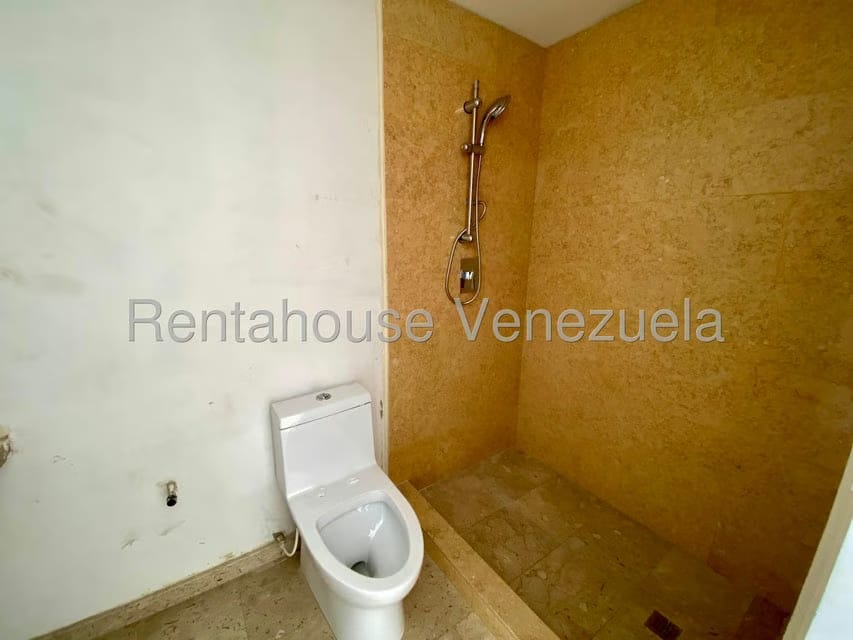 Apartamento (Duplex) en Venta en Parroquia Santa Rosa, Lara - 33