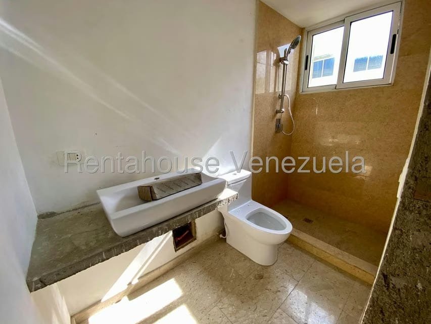Apartamento (Duplex) en Venta en Parroquia Santa Rosa, Lara - 41