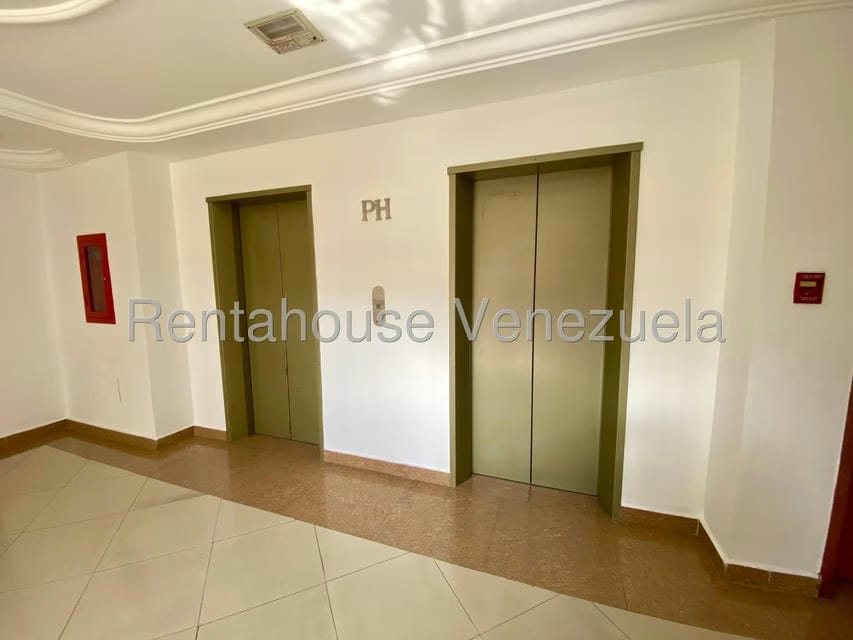 Apartamento (Duplex) en Venta en Parroquia Santa Rosa, Lara - 43