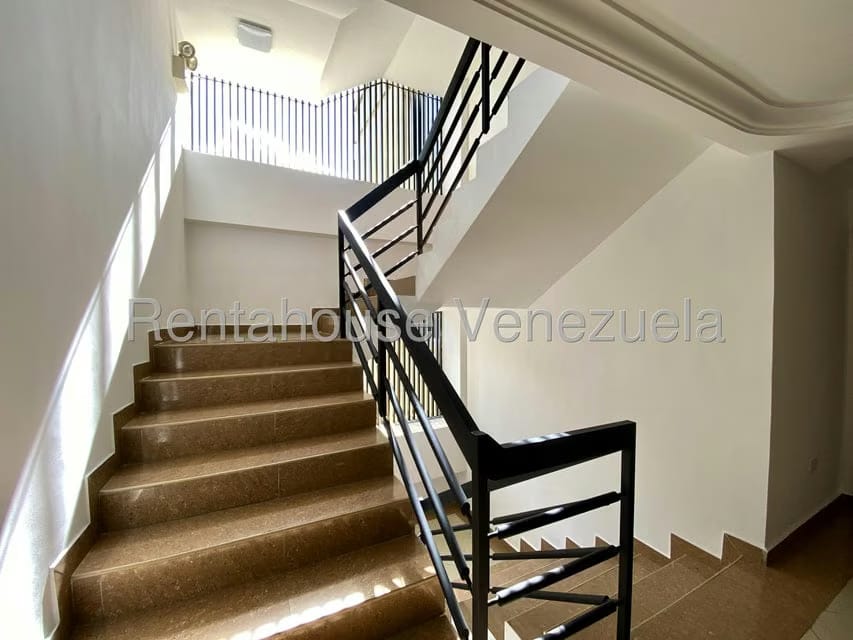 Apartamento (Duplex) en Venta en Parroquia Santa Rosa, Lara - 47