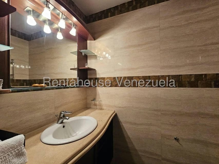 Apartamento (1 Nivel) en Venta en Santa Ines, Distrito Metropolitano - 24