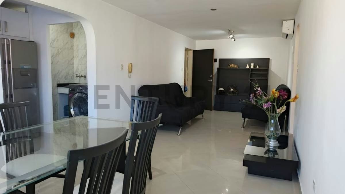 Apartamento en Alquiler - 2