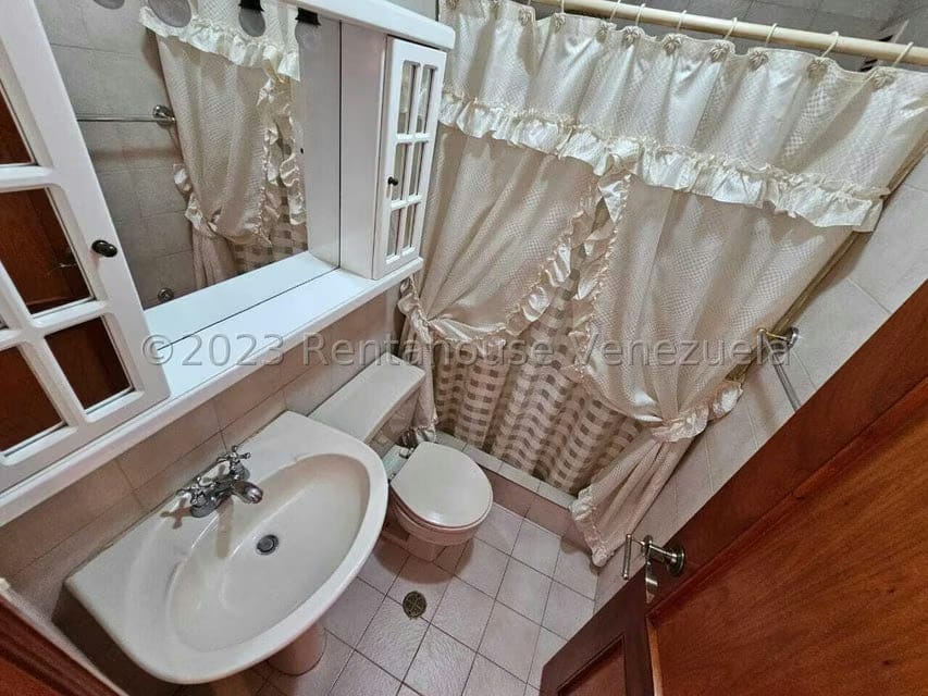 Casa (Multipes Niveles) en Venta en La Lagunita Country Club, Distrito Metropolitano - 18