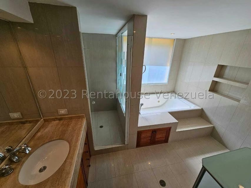 Casa (Multipes Niveles) en Venta en La Lagunita Country Club, Distrito Metropolitano - 24