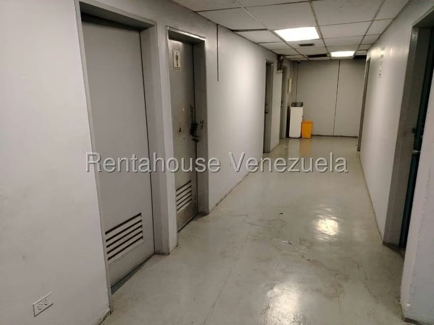 Comercial (Galpon - Deposito) en Alquiler en San Martin, Distrito Metropolitano - 11