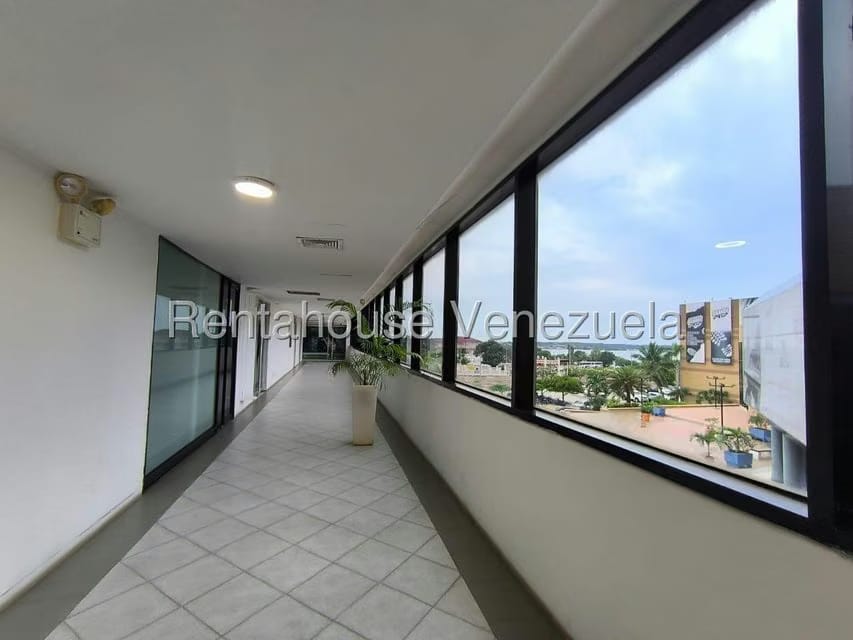 Comercial (Oficina) en Alquiler en Avenida El Milagro, Zulia