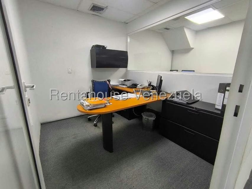 Comercial (Oficina) en Alquiler en Avenida El Milagro, Zulia - 2