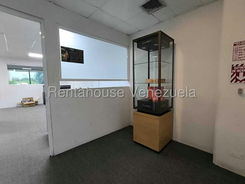 Comercial (Oficina) en Alquiler en Avenida El Milagro, Zulia - 12