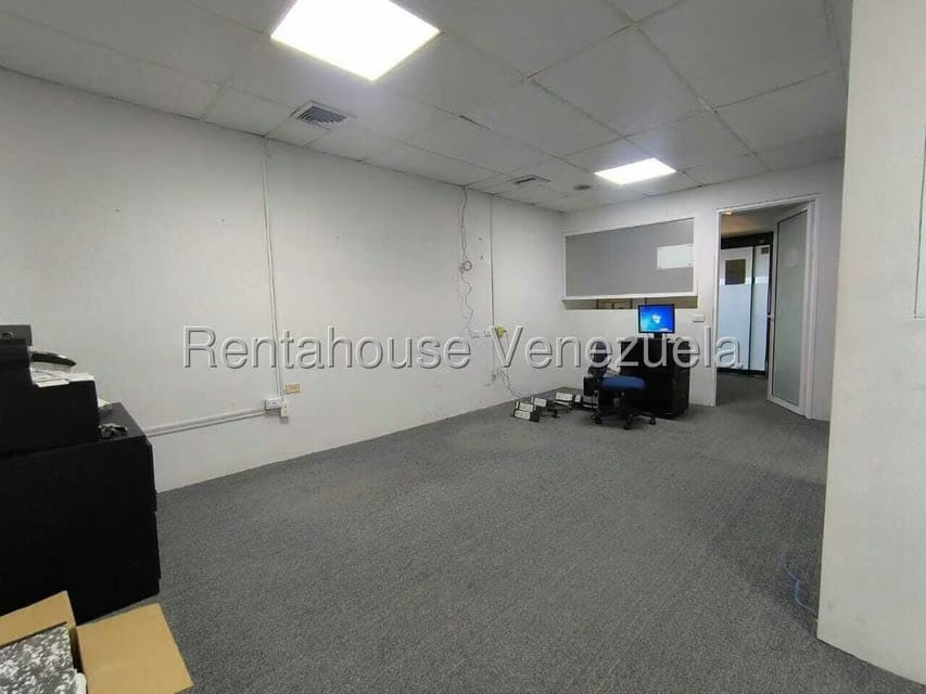 Comercial (Oficina) en Alquiler en Avenida El Milagro, Zulia - 14
