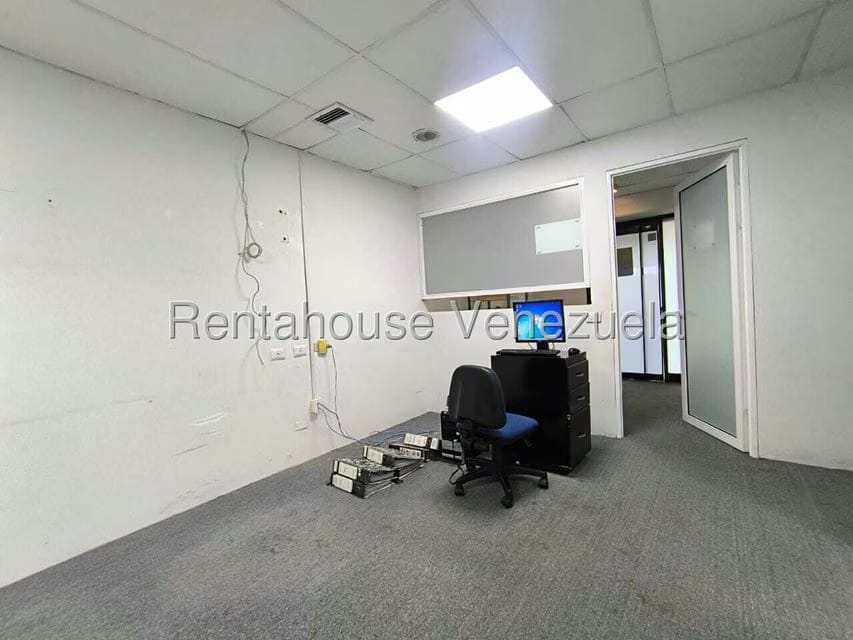 Comercial (Oficina) en Alquiler en Avenida El Milagro, Zulia - 15