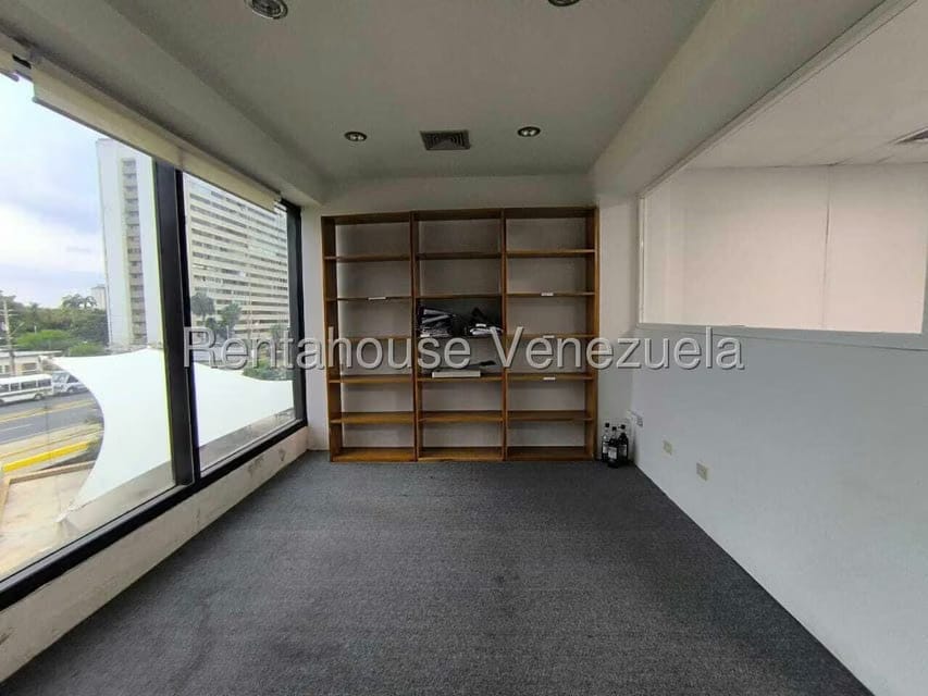 Comercial (Oficina) en Alquiler en Avenida El Milagro, Zulia - 17