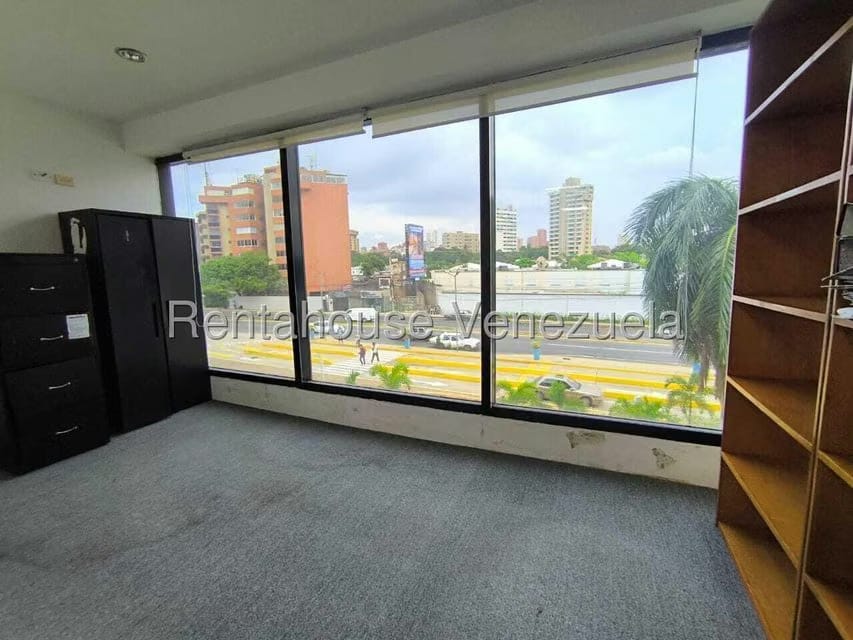 Comercial (Oficina) en Alquiler en Avenida El Milagro, Zulia - 19