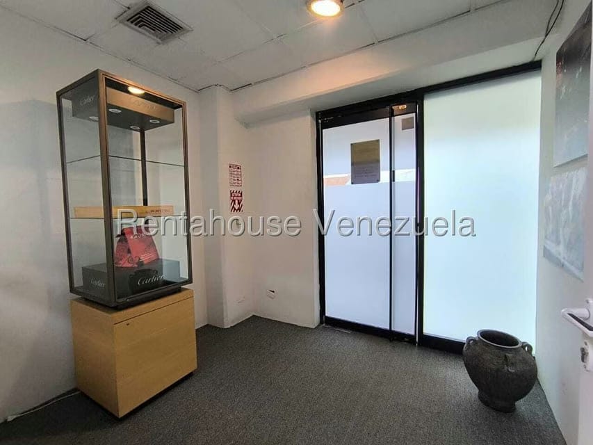Comercial (Oficina) en Alquiler en Avenida El Milagro, Zulia - 3