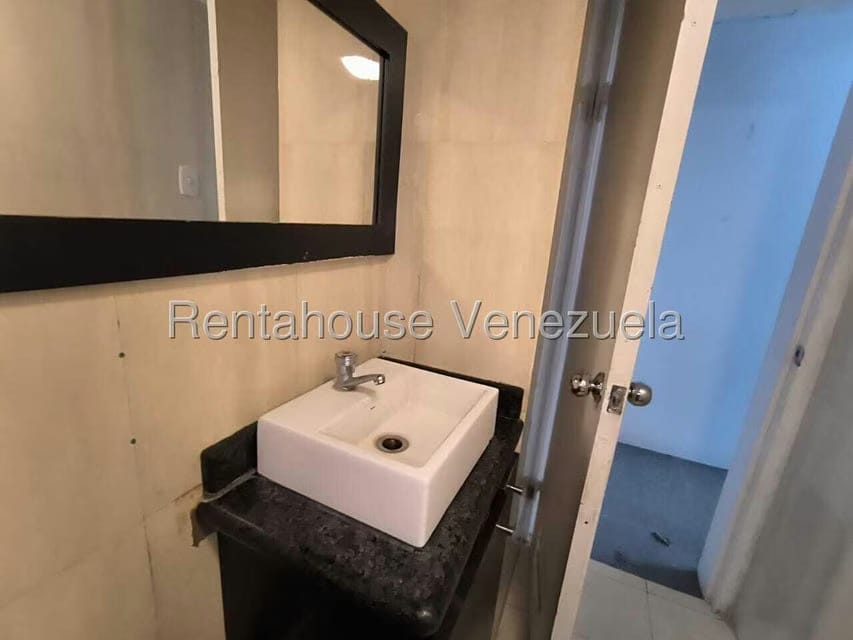 Comercial (Oficina) en Alquiler en Avenida El Milagro, Zulia - 23