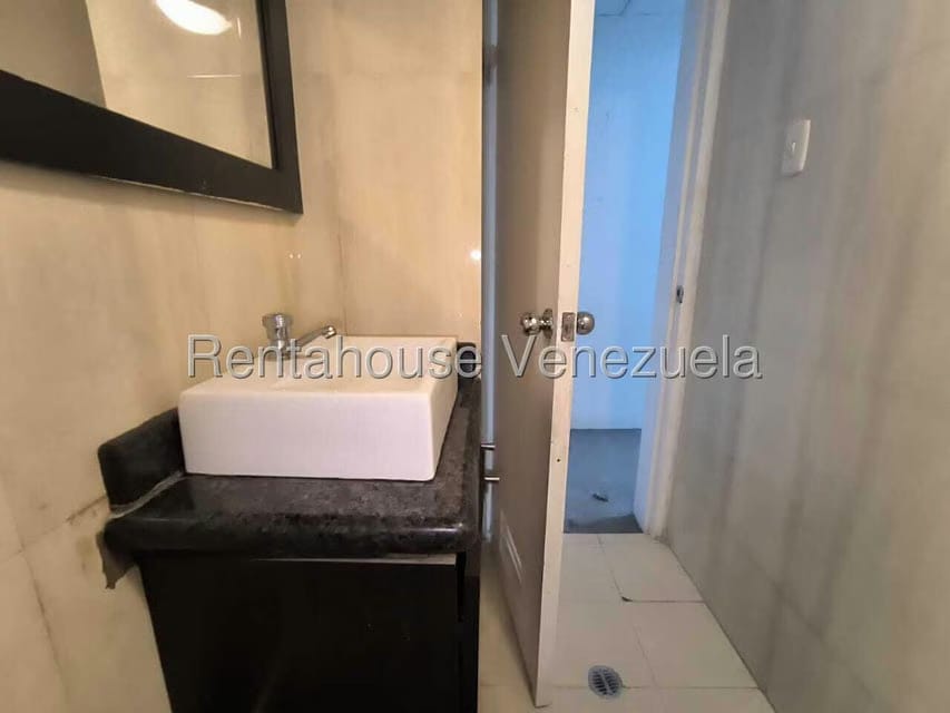 Comercial (Oficina) en Alquiler en Avenida El Milagro, Zulia - 24