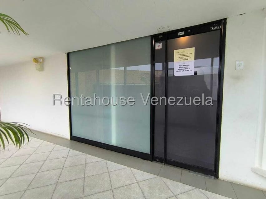 Comercial (Oficina) en Alquiler en Avenida El Milagro, Zulia - 9