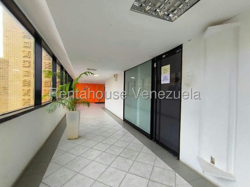 Comercial (Oficina) en Alquiler en Avenida El Milagro, Zulia - 10