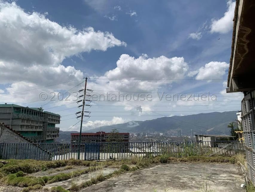Casa (1 Nivel) en Venta en Cumbres de Curumo, Distrito Metropolitano - 11