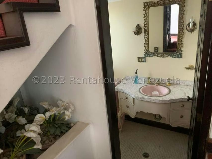 Casa (1 Nivel) en Venta en Cumbres de Curumo, Distrito Metropolitano - 19
