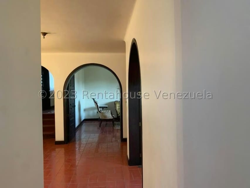 Casa (1 Nivel) en Venta en Cumbres de Curumo, Distrito Metropolitano - 33
