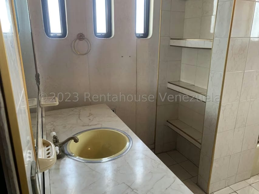 Casa (1 Nivel) en Venta en Cumbres de Curumo, Distrito Metropolitano - 54
