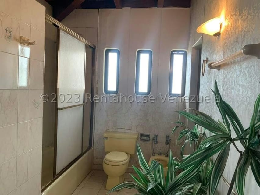 Casa (1 Nivel) en Venta en Cumbres de Curumo, Distrito Metropolitano - 55