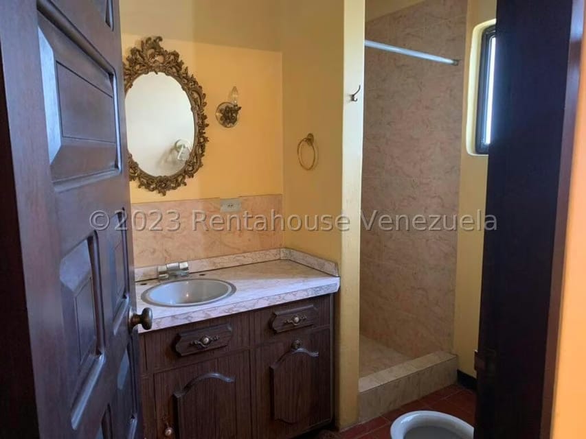Casa (1 Nivel) en Venta en Cumbres de Curumo, Distrito Metropolitano - 59
