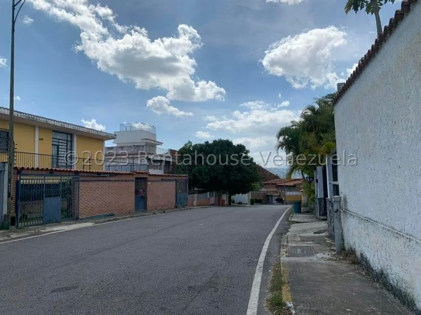 Casa (1 Nivel) en Venta en Cumbres de Curumo, Distrito Metropolitano - 75