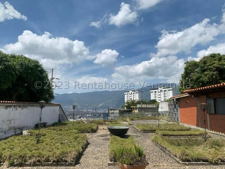 Casa (1 Nivel) en Venta en Cumbres de Curumo, Distrito Metropolitano - 9