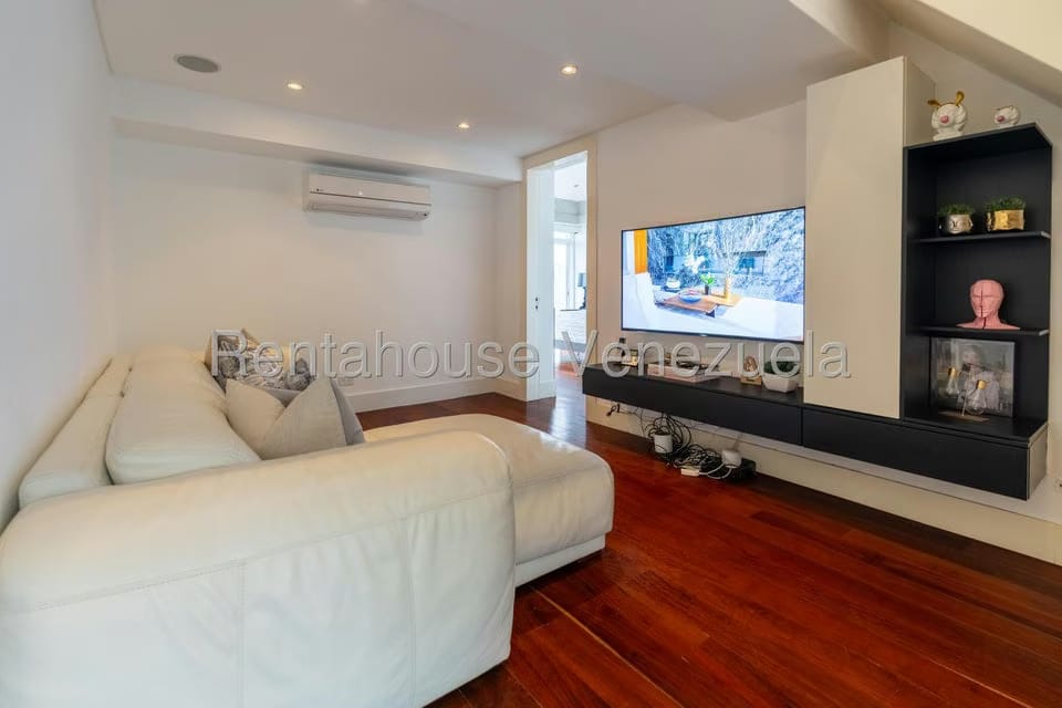 Casa (Multipes Niveles) en Venta en Alto Hatillo, Distrito Metropolitano - 32