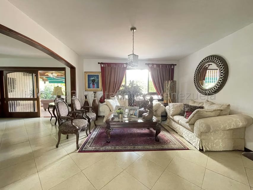 Casa (Duplex) en Venta en Macaracuay, Distrito Metropolitano - 2