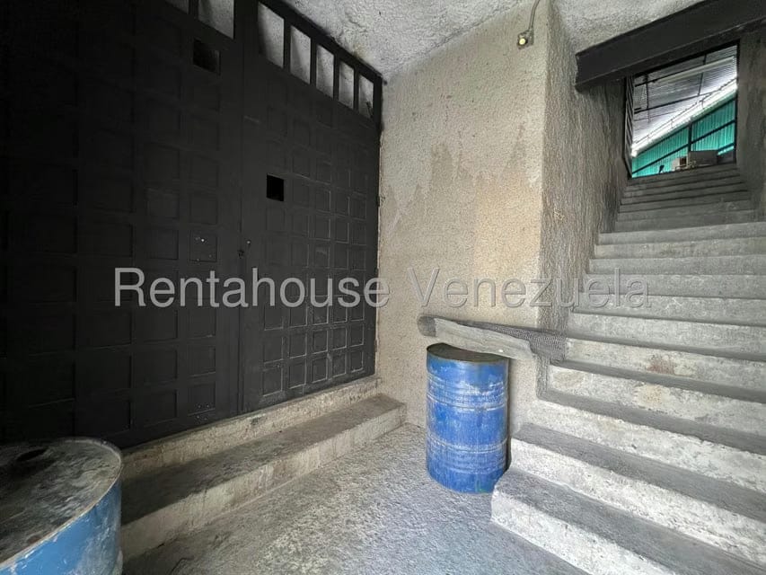 Comercial (Galpon - Deposito) en Alquiler en Altamira, Distrito Metropolitano - 2