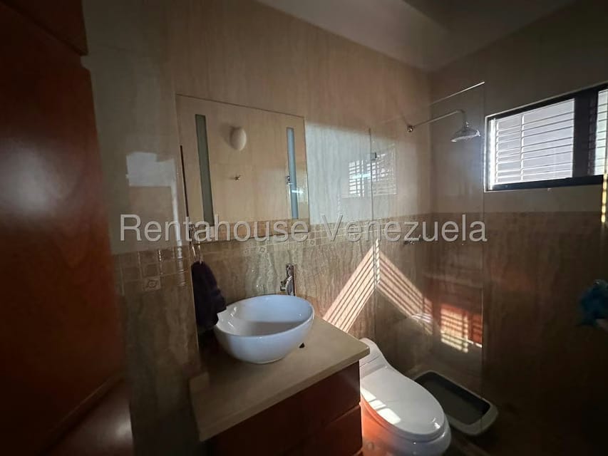 Casa (Duplex) en Venta en Los Naranjos del Cafetal, Distrito Metropolitano - 32