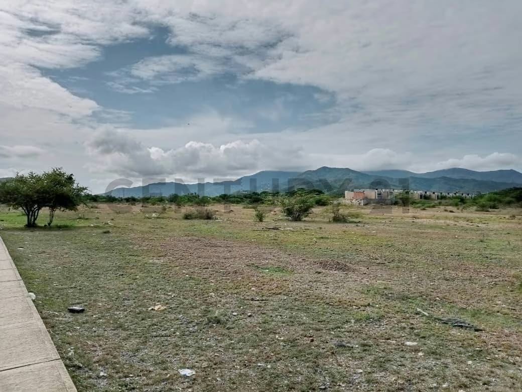 Terreno para proyecto av. Bicentenario - 3