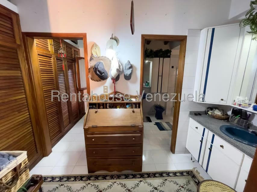 Casa (Multipes Niveles) en Venta en La Tahona, Distrito Metropolitano - 28
