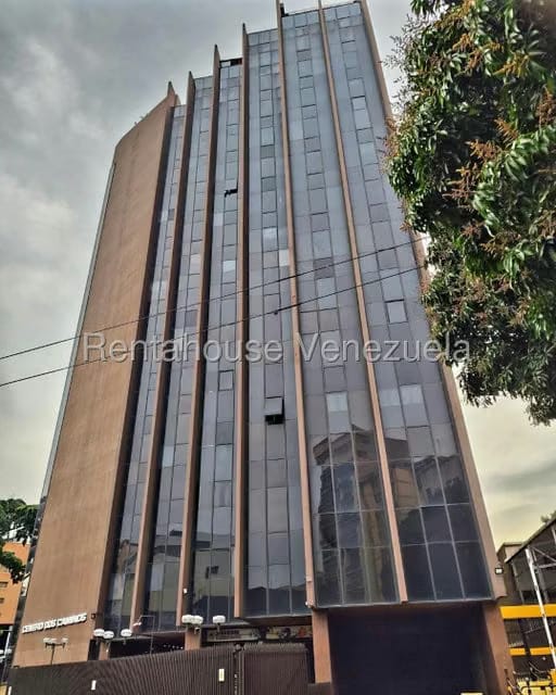 Comercial (Oficina) en Alquiler en Los Dos Caminos, Distrito Metropolitano