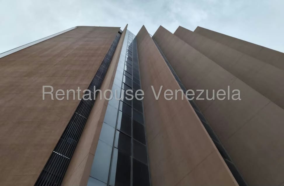 Comercial (Oficina) en Alquiler en Los Dos Caminos, Distrito Metropolitano - 2