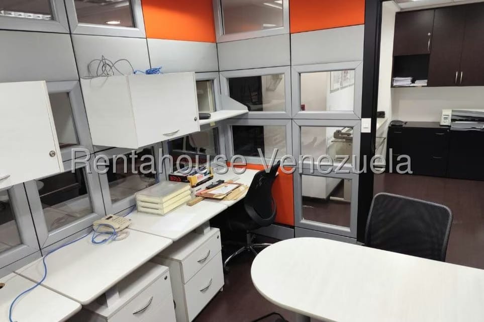 Comercial (Oficina) en Alquiler en Los Dos Caminos, Distrito Metropolitano - 13