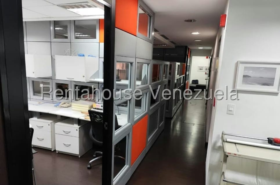 Comercial (Oficina) en Alquiler en Los Dos Caminos, Distrito Metropolitano - 15