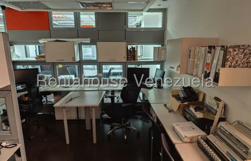 Comercial (Oficina) en Alquiler en Los Dos Caminos, Distrito Metropolitano - 16
