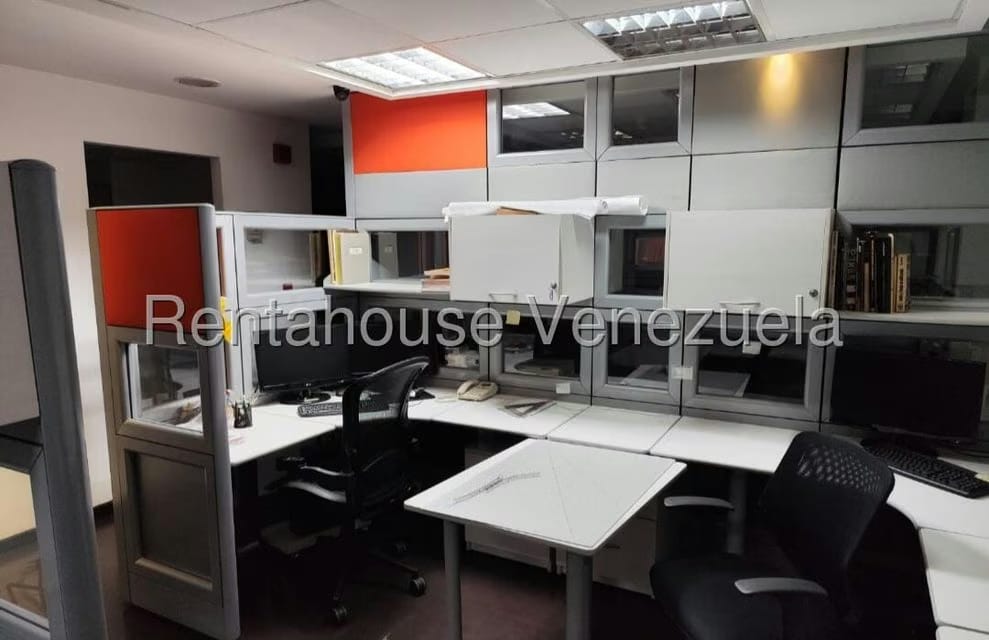 Comercial (Oficina) en Alquiler en Los Dos Caminos, Distrito Metropolitano - 17