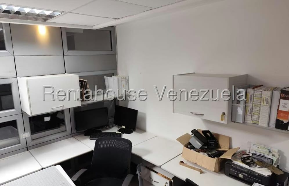 Comercial (Oficina) en Alquiler en Los Dos Caminos, Distrito Metropolitano - 18