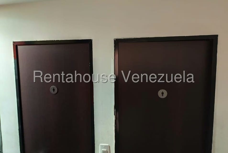 Comercial (Oficina) en Alquiler en Los Dos Caminos, Distrito Metropolitano - 19