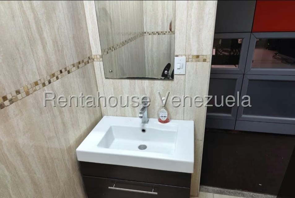 Comercial (Oficina) en Alquiler en Los Dos Caminos, Distrito Metropolitano - 20