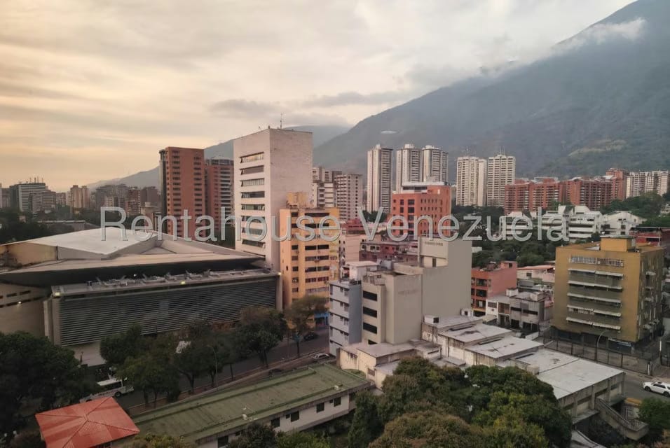 Comercial (Oficina) en Alquiler en Los Dos Caminos, Distrito Metropolitano - 21